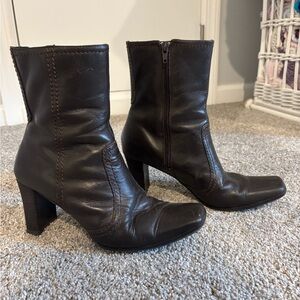 Hillard & Hanson Dark Brown Leather Ankle Boots